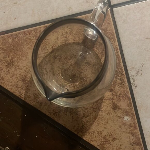 Glass creamer cup - Picture 2 of 2